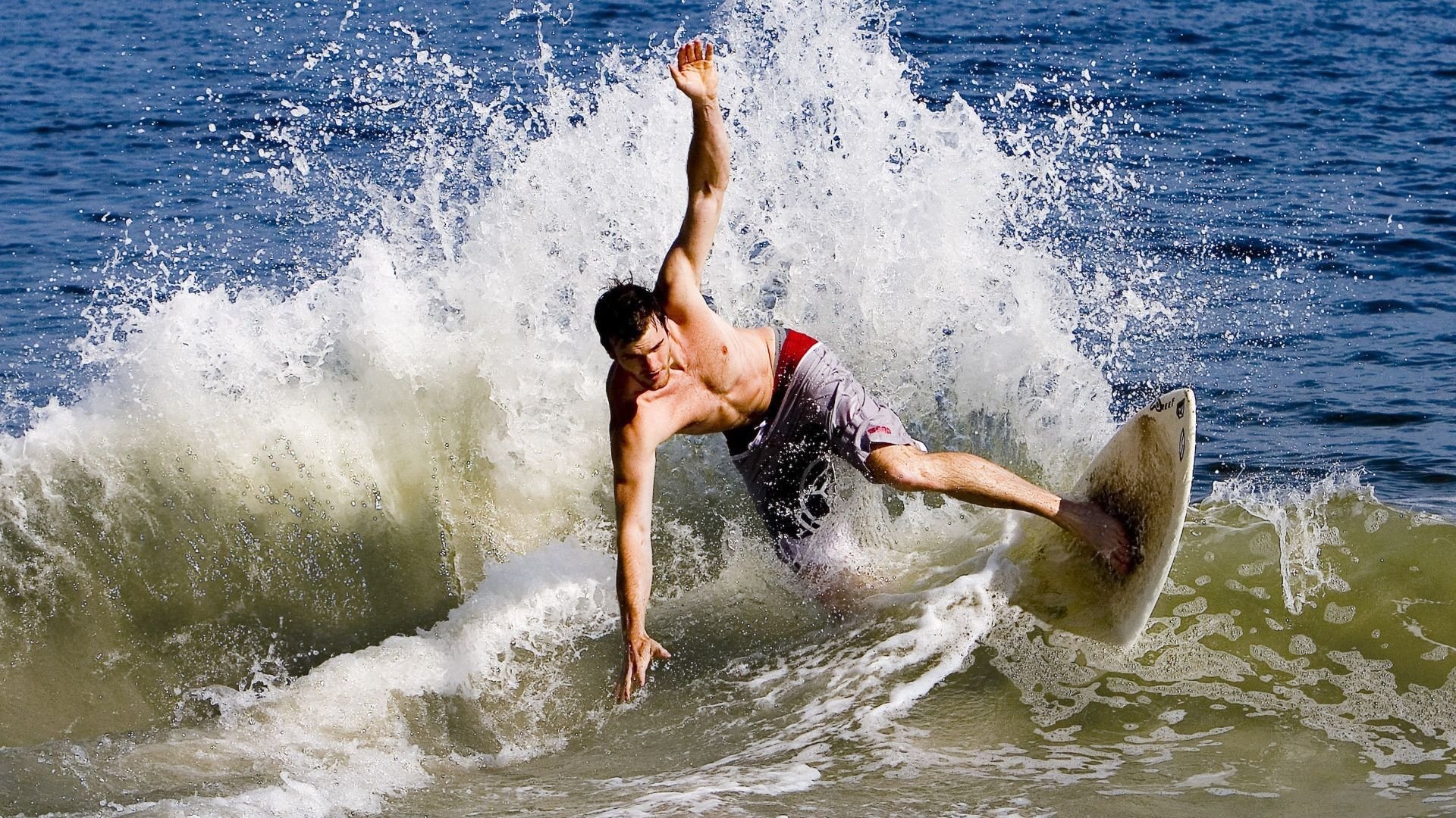 “德甲领先阵营奋勇冲刺，争冠争夺一触即发”，德甲晋级